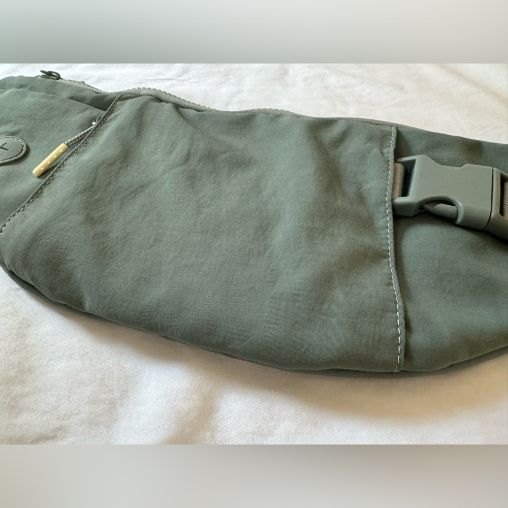 Top Paw Adjustable Belt Bag - Picture 6 of 11